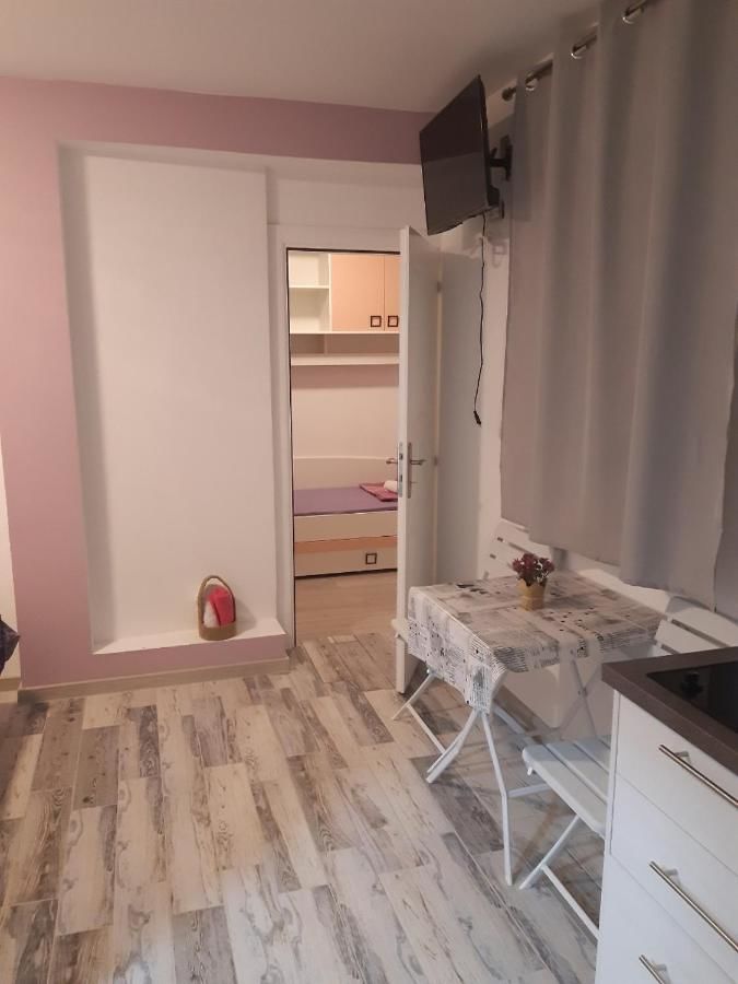Проживание в семье APARTMANI PAVLOVIC Зеленика-16