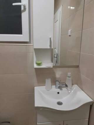 Проживание в семье APARTMANI PAVLOVIC Зеленика Стандартный трехместный номер-студио-10