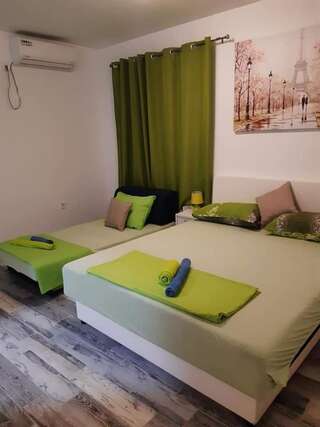 Проживание в семье APARTMANI PAVLOVIC Зеленика Стандартный трехместный номер-студио-4